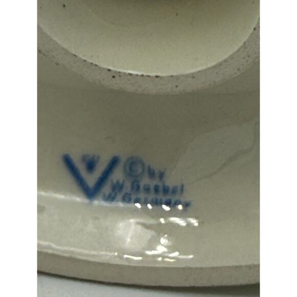 Vtg. Goebel Hummel "Feeding Time Girls With Chickens" Porcelain Germany Figurine - Picture 6 of 7